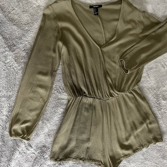 Forever 21 Long Sleeve Romper - Picture 1 of 3